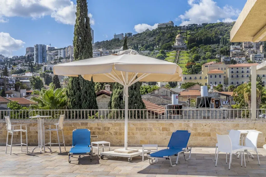 מראה מהגג של מלון קולוני מושבה גרמנית חיפה